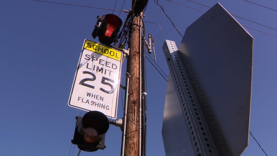 <div>An analysis by the FOX 5 I-Team found thousands of speed camera citations issued in Riverdale were out of sync with school zone flashers like this one, which tell drivers when the speed limit dips to 25. (FOX 5)</div>