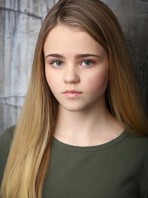 Megan Stott as Izzy Richardson