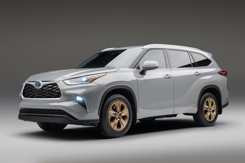 The 2022 Toyota Highlander Hybrid SUV.