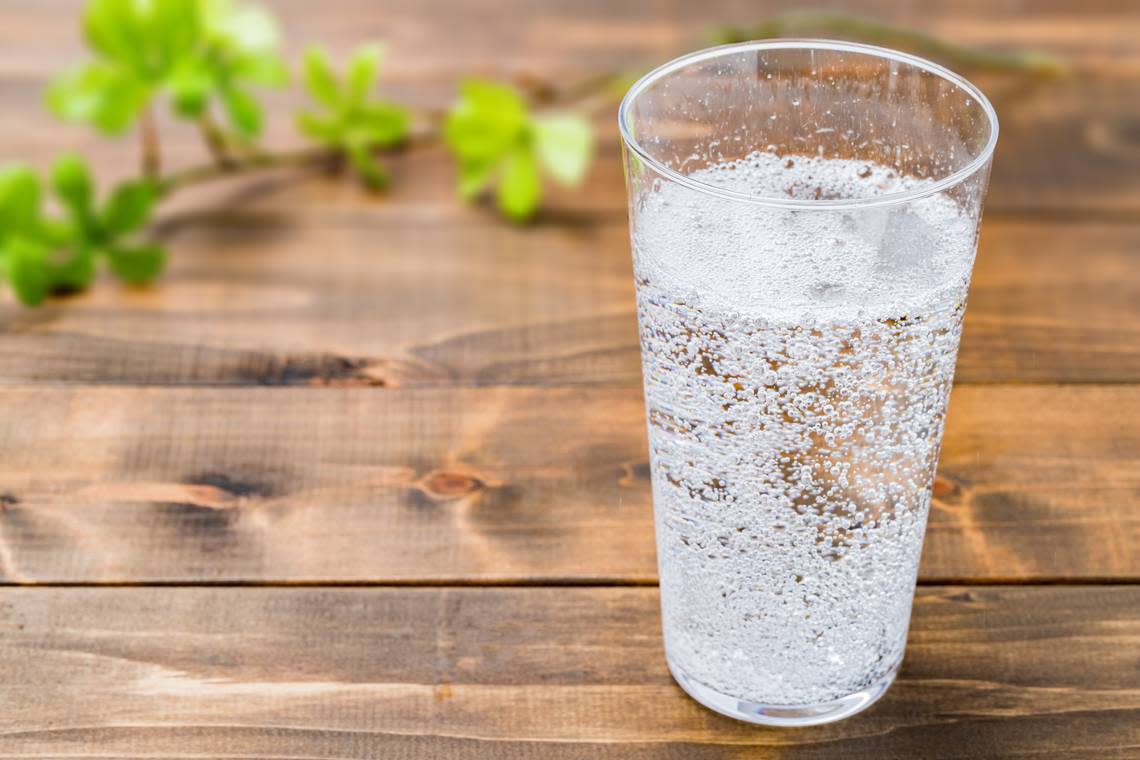 ¿Es una alternativa saludable beber agua con gas? Esto dice la ciencia. (Foto: El Nuevo Herald)