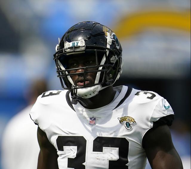 Watch: Jaguars LB Devin Lloyd intercepts bobbled ball vs. Chargers