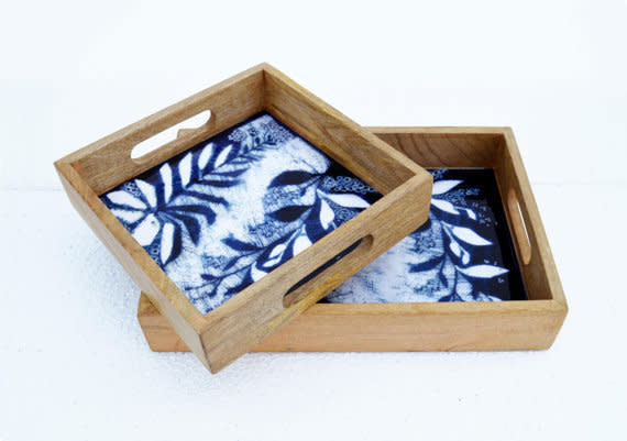 Get it <a href="https://www.etsy.com/listing/477672723/wooden-tray-shibori-print-indigo-tray" target="_blank">here</a>.