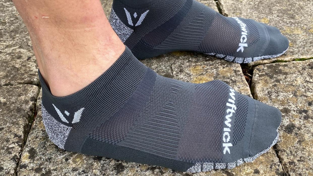  Swiftwick Flite XT Zero Tab trail running socks 