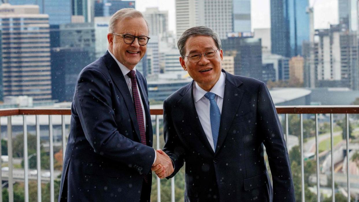 Australian Prime Minister Anthony Albanese meets with Chinese Premier Li Qiang at the Kaarta Gar-up Lookout in Kings Park before an Australia-China CEO Roundtable in Perth. Picture: NewsWire Photos/ Richard Wainwright/ POOL