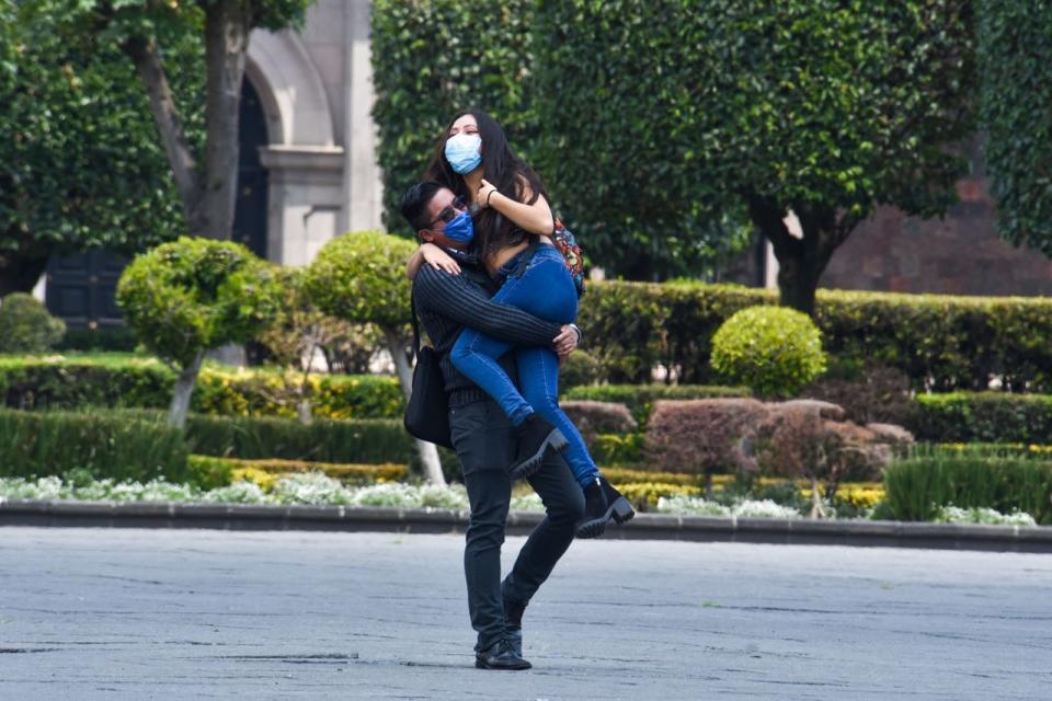 Toluca, Estado de México. El Estado de México continúa en semáforo rojo y el exhorto por parte de las autoridades estatales a la población en general es que se mantenga en casa, aunque muchas personas no atienden estas indicaciones. FOTO: CRISANTA ESPINOSA AGUILAR /CUARTOSCURO.COM