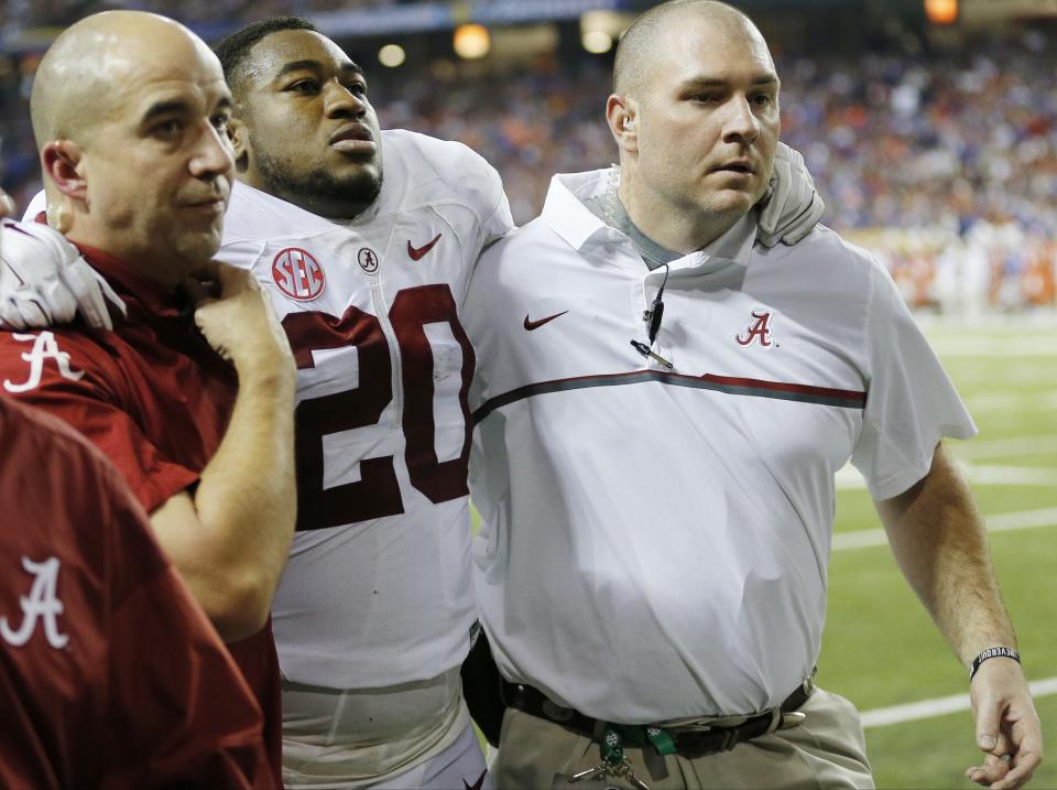 Alabama middle linebacker Shaun Dion Hamilton suffered a knee injury and will miss the rest of the season (AP)