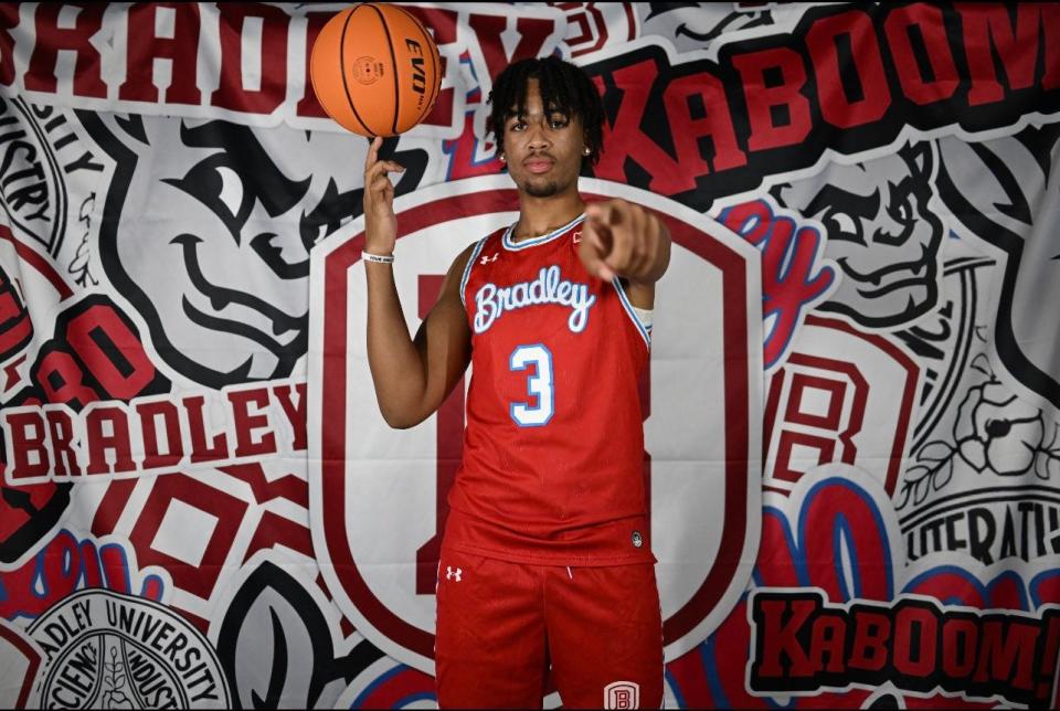 Dennis Scott III, a 6-foot-10 high school forward from Georgia, has received a recruiting offer from Bradley University and visited the school last weekend.