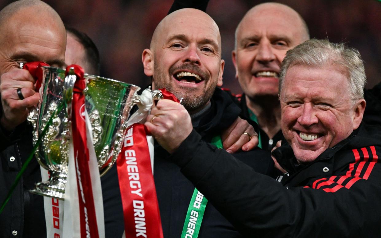 Erik ten Hag and coaching staff of Manchester United celebrate with the trophy
