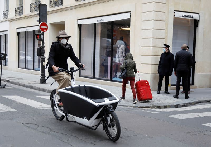 Gradual end to a nationwide lockdown due to the coronavirus disease (COVID-19), in Paris