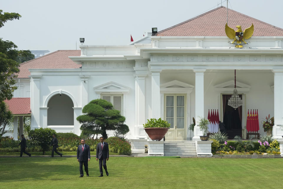 Indonesian President Joko Widodo, right, and Chinese Premier Li Qiang walk on the lawn of Merdeka Palace during their meeting in Jakarta, Indonesia, Friday, Sept. 8, 2023. (AP Photo/Achmad Ibrahim)