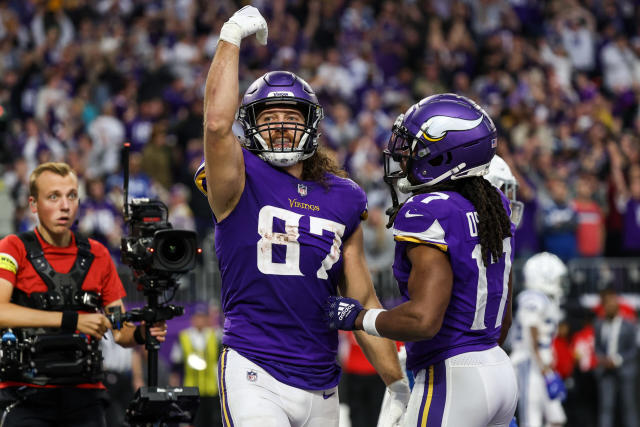 Vikings' Hockenson now dealing with back stiffness