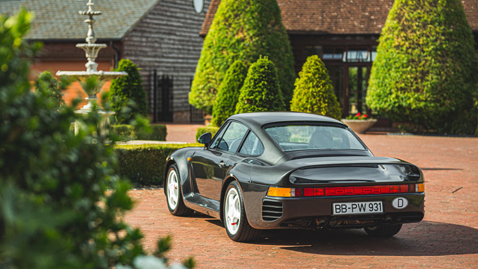 A rear 3/4 view of the 1985 Porsche 959 S prototype