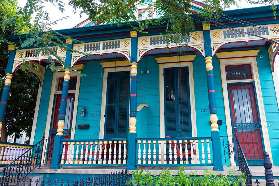 <p>A lesson in color theory comes to life on the facade of this Victorian New Orleans home. </p>