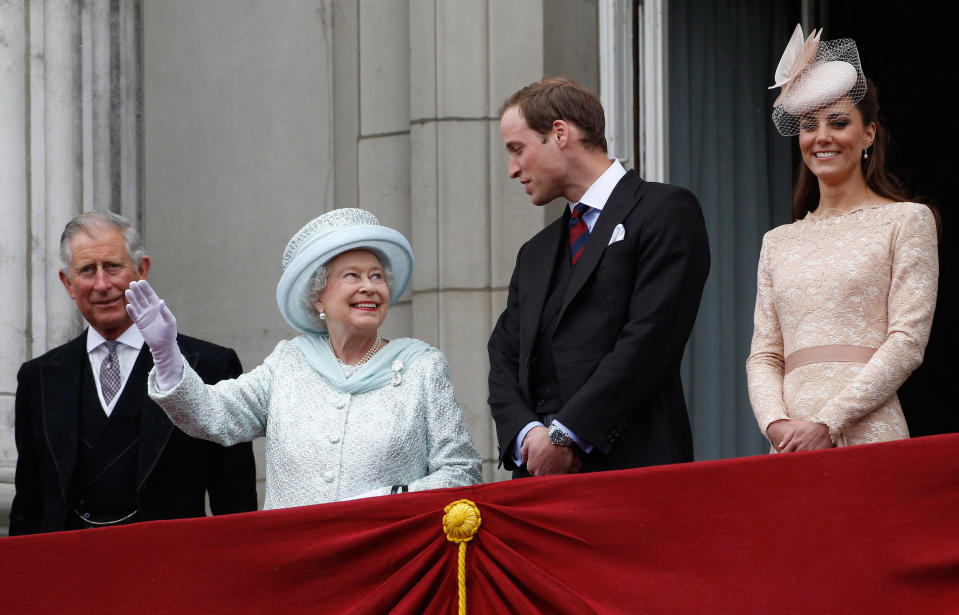 LONDON, UNITED KINGDOM - JUNE 05:  (L-R) Prince Charles, Prince of Wales, Queen Elizabeth II, Prince William, Duke of Cambridge and Catherine, Duchess of Cambridge on the balcony of Buckingham Palace during the finale of the Queen's Diamond Jubilee celebrations on June 5, 2012 in London, England. For only the second time in its history the UK celebrates the Diamond Jubilee of a monarch. Her Majesty Queen Elizabeth II celebrates the 60th anniversary of her ascension to the throne today with a carriage procession and a service of thanksgiving at St Paul's Cathedral. (Photo by Stefan Wermuth - WPA Pool/Getty Images)