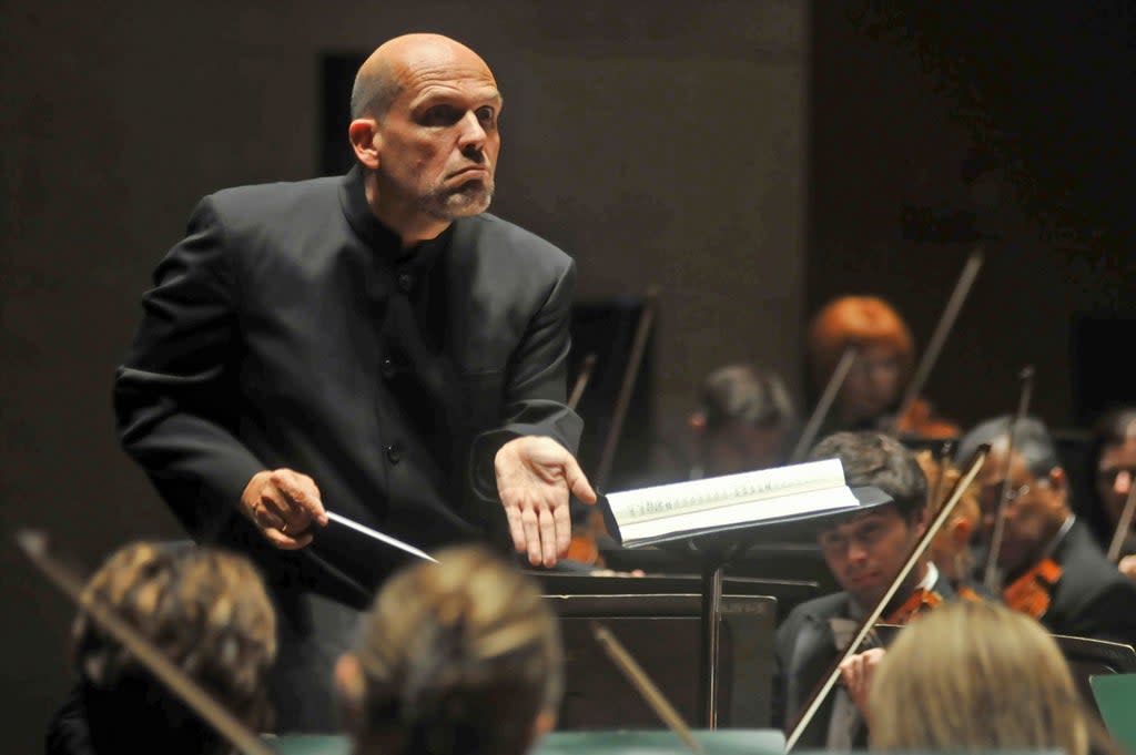 NY Philharmonic Van Zweden (ASSOCIATED PRESS)