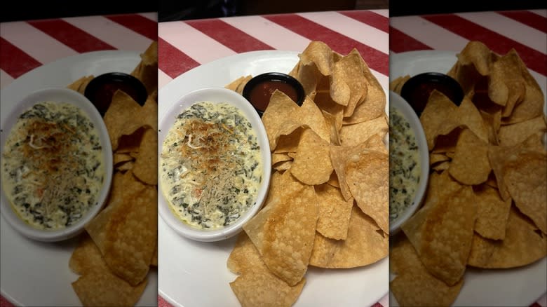 Chips with spinach and artichoke dip