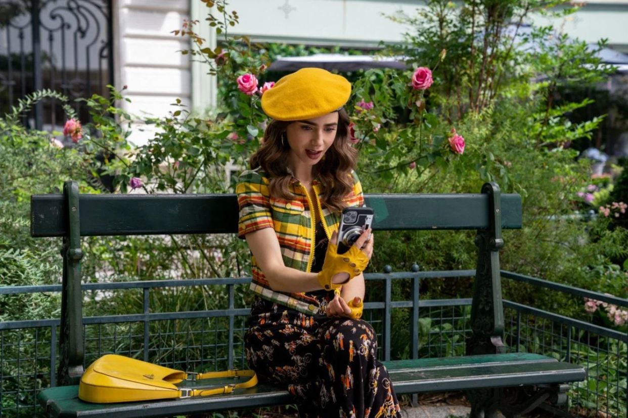 Emily Cooper, jouée par Lily Collins, dans la saison 2 de « Emily in Paris ».