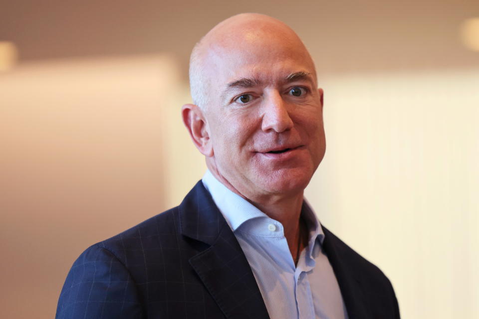 El multimillonario empresario estadounidense Jeff Bezos en la residencia diplomática del Reino Unido en Nueva York. (Archivo REUTERS) 