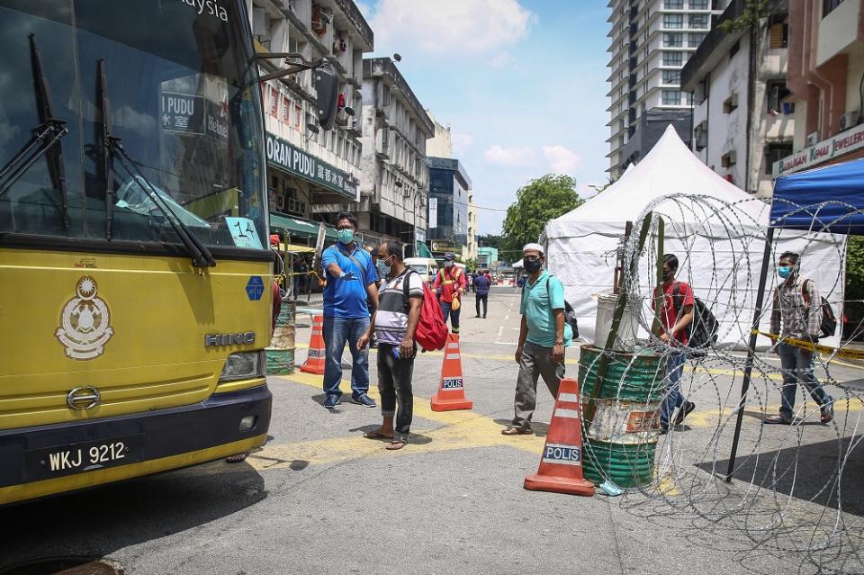 Foreign workers in Pudu board a bus to the Sungai Buloh Hospital for Covid-19 testing May 16, 2020. ― Picture by Yusof Mat Isa