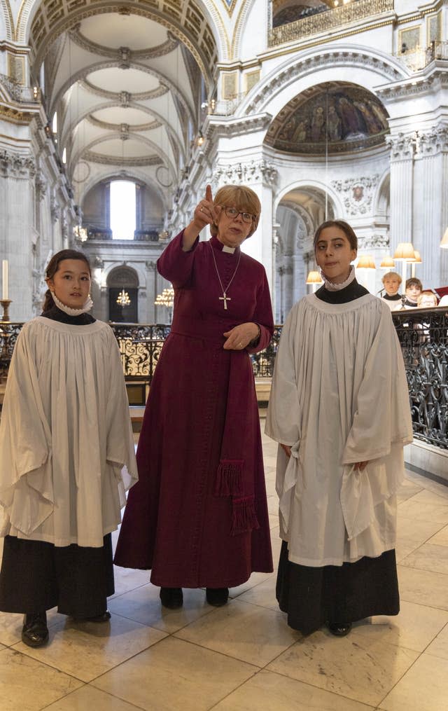 Girl choristers join St Pauls Cathedral Choir