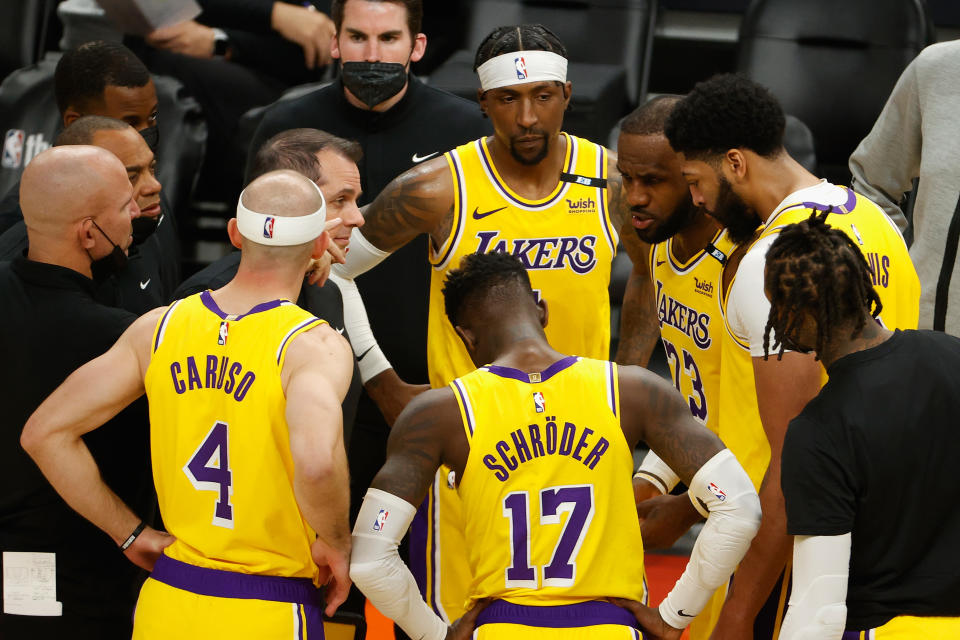 LeBron James talks with Jason Kidd, Alex Caruso, Dennis Schroder and Anthony Davis in the huddle.