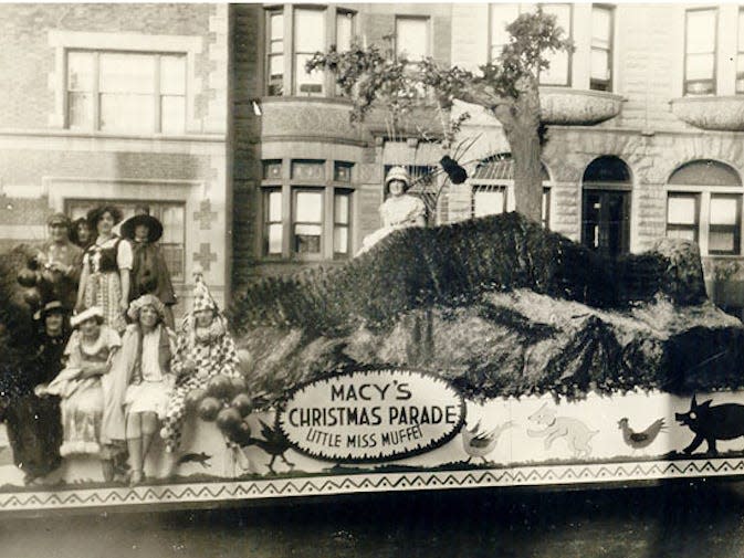 Macys Miss Muffet Float 1924