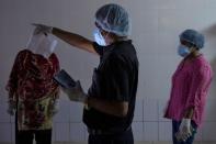 Wider Image: Last doctor standing: Pandemic pushes Indian hospital to brink