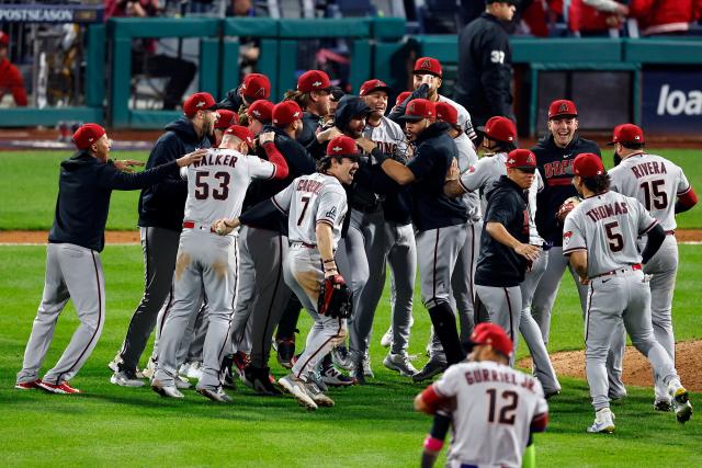 Diamondbacks fans ecstatic as they beat Phillies in Game 4 in Phoenix