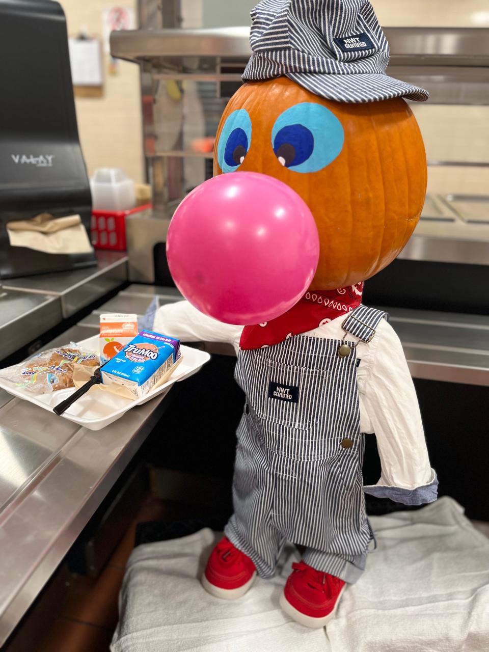 "Bubble Blowing Breakfast at Powell Elementary" won the Knox County Schools Nutrition Department's Great Pumpkin Contest.