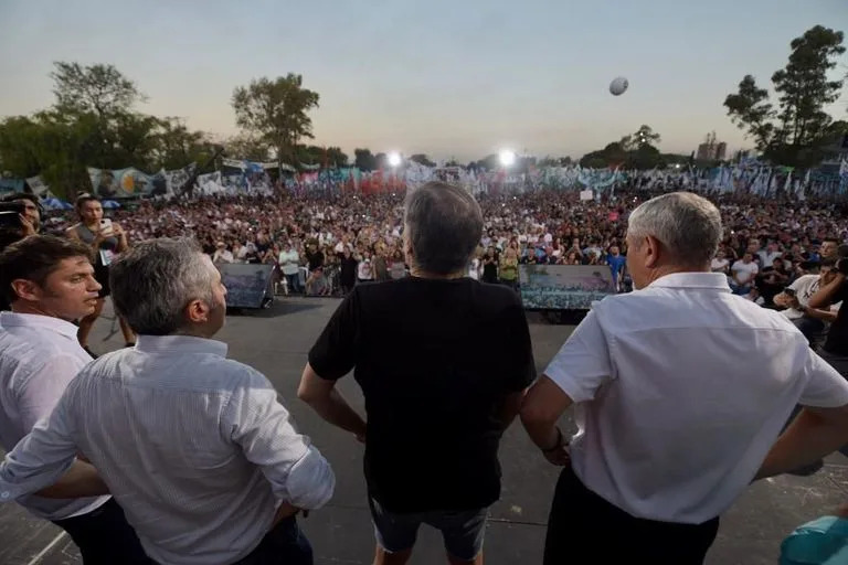 Kicillof, Larroque, Kirchner y Ferraresi, frente a los militantes el fin de semana pasado en Avellaneda
