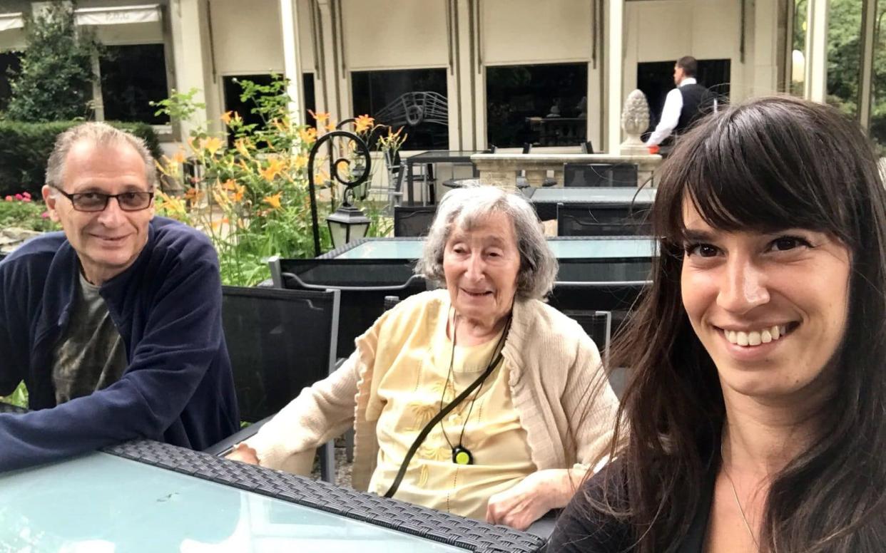 Mireille Knoll, 85, centre, with her son Daniel and grand daughter Jessica. - Daniel Knoll/ Daniel Knoll