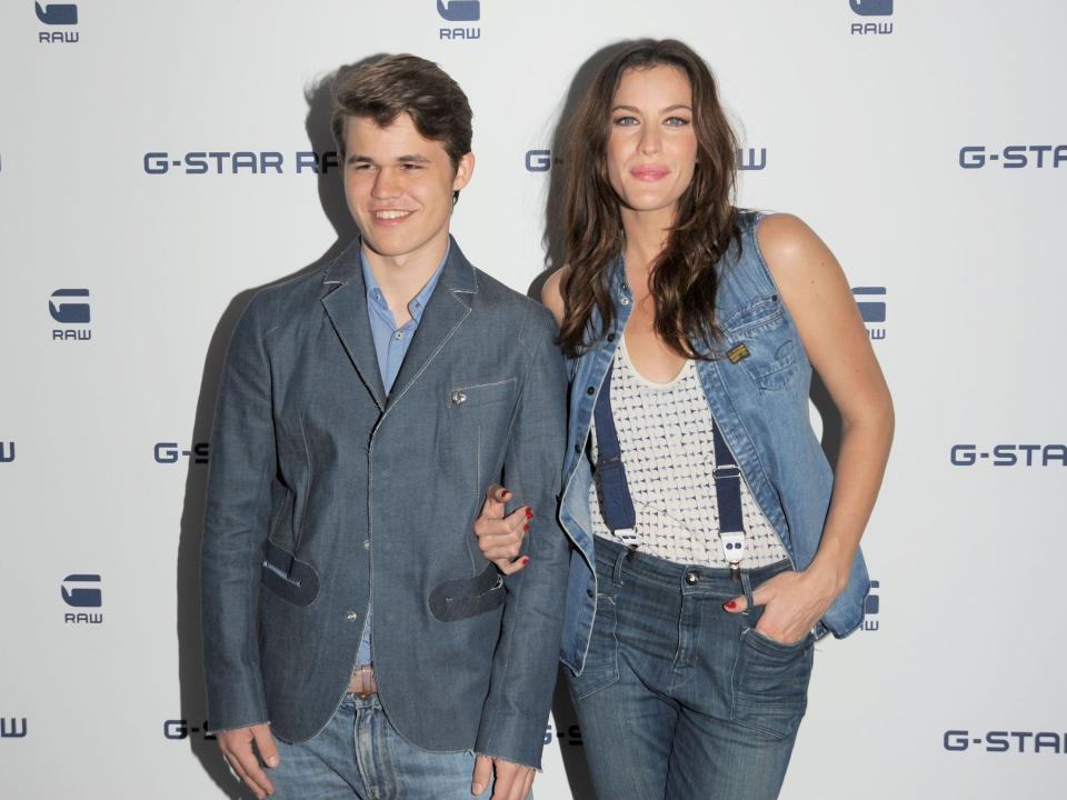 Magnus Carlsen and Liv Tyler in 2010.