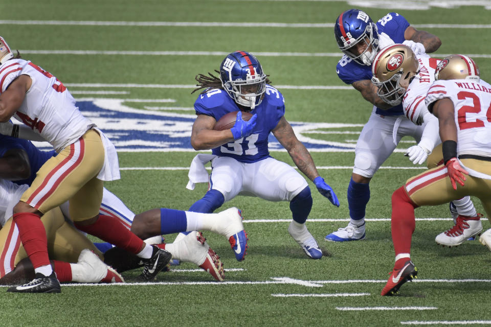 New York Giants' Devonta Freeman, center, carries the ball during the first half of an NFL football game against the San Francisco 49ers, Sunday, Sept. 27, 2020, in East Rutherford, N.J. (AP Photo/Bill Kostroun)