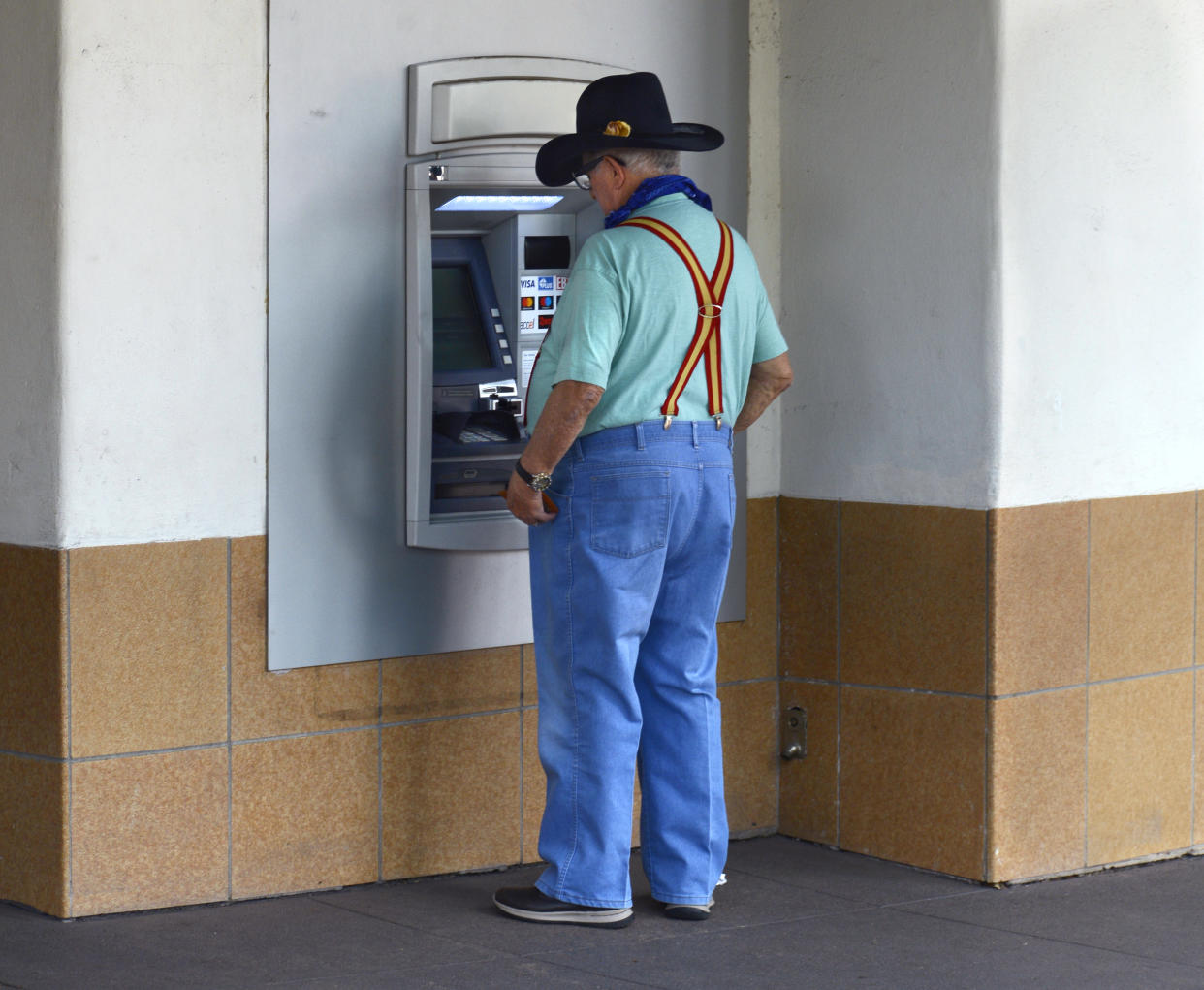 SANTA FE, NEW MEXICO - MAY 2, 2019: A banking customer uses a ATM machine in downtown Santa Fe, New Mexico. (Photo by Robert Alexander/Getty Images)