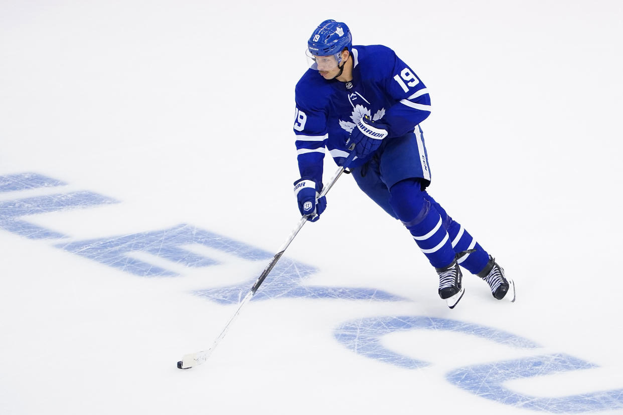 TORONTO, ONTARIO - AUGUST 09: Jason Spezza #19 of the Toronto Maple Leafs skates against the Columbus Blue Jackets  in Game Five of the Eastern Conference Qualification Round prior to the 2020 NHL Stanley Cup Playoffs at Scotiabank Arena on August 09, 2020 in Toronto, Ontario. (Photo by Andre Ringuette/Freestyle Photo/Getty Images)