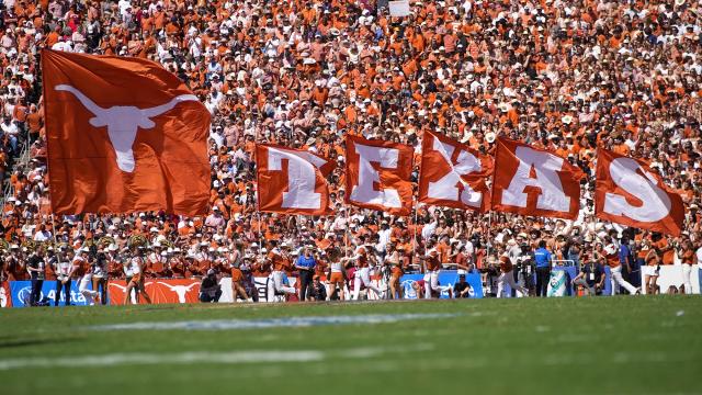 Texas baseball loses late lead against rival Oklahoma