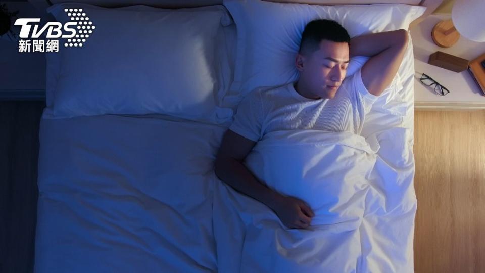 國外有研究發現，睡前「來一發」有助提升睡眠品質。（示意圖，與當事無關／shutterstock達志影像）