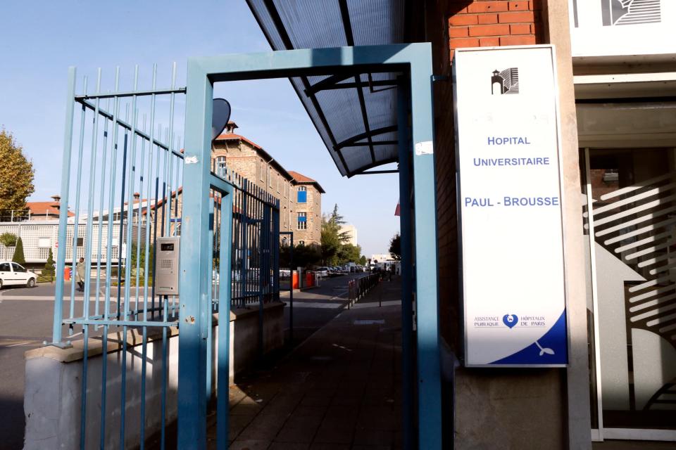 Entrée de l'hôpital Paul-Brousse à Villejuif.  - Patrick Kovarik