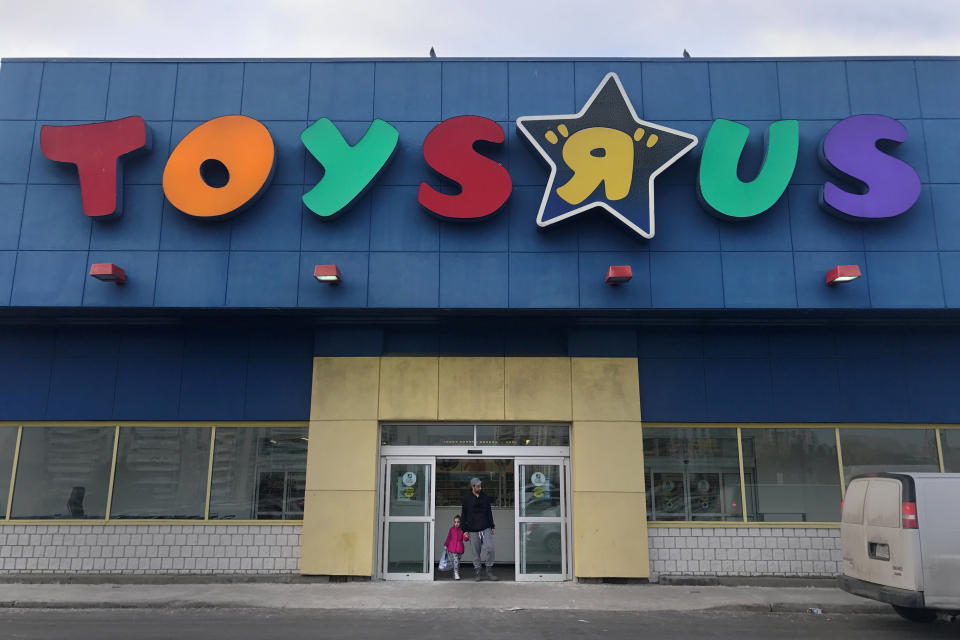 El problema de Toys “R” Us iba mucho más allá de Amazon. En la imagen, entrada de una de sus tiendas. REUTERS/Carlo Allegri/File Photo