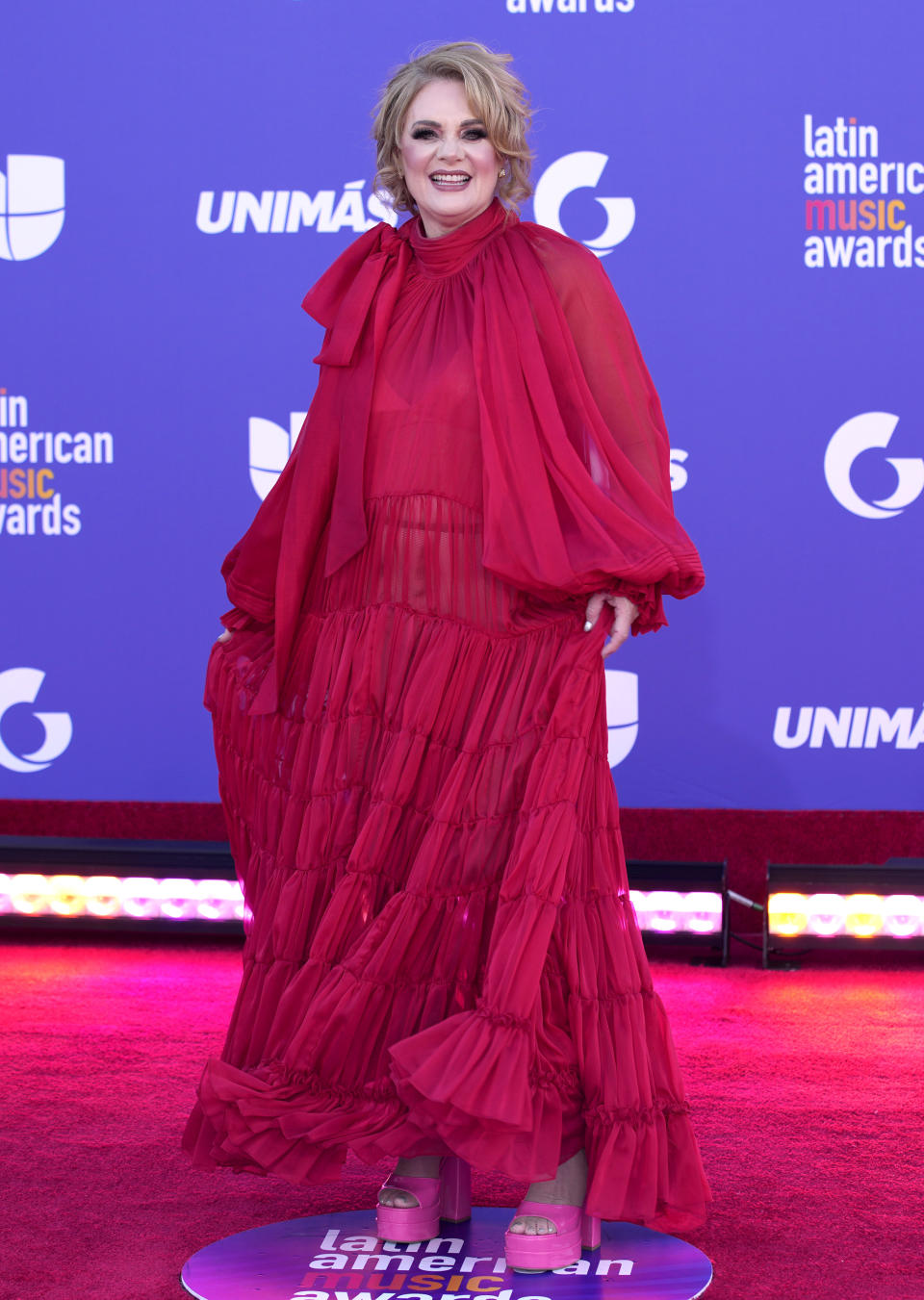 Erika Buenfil llega a los Latin American Music Awards el jueves 20 de abril de 2023 en la arena MGM Grand Garden en Las Vegas. (Foto AP/John Locher)