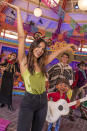 <p>La actriz <strong>Eiza González</strong> compartió un dulce momento con Miguel y el elenco de<em> A Musical Celebration of Coco</em> durante las celebraciones del Día de los Muertos en Disneyland Resort. Las celebraciones continúan hasta el 2 de noviembre.</p>