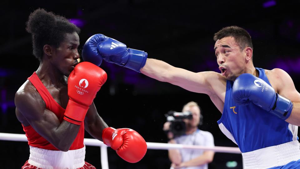 David de Pina dodges a punch from Hasanboy Dusmatov at Paris 2024