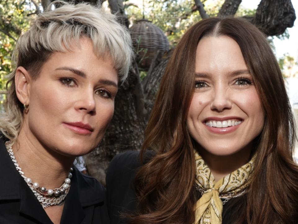 Ashlyn Harris, Sophia Bush