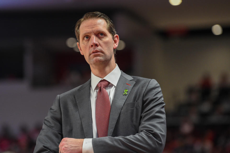 HOUSTON, TX - MARCH 01: Cincinnati Bearcats head coach John Brannen checks out the scoreboard during first half play during the basketball game between the Cincinnati Bearcats and Houston Cougars at the Fertitta Center on March 1, 2020 in Houston, TX. (Photo by Ken Murray/Icon Sportswire via Getty Images)