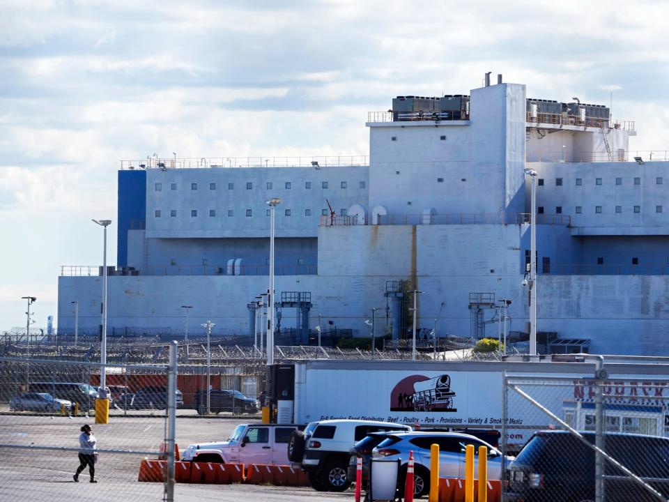 Das Vernon C. Bain Correctional Center ist das letzte Gefägnisschiff in den USA. Die in New York ansässige Einrichtung soll diese Woche geschlossen werden. - Copyright: AP Photo/Seth Wenig