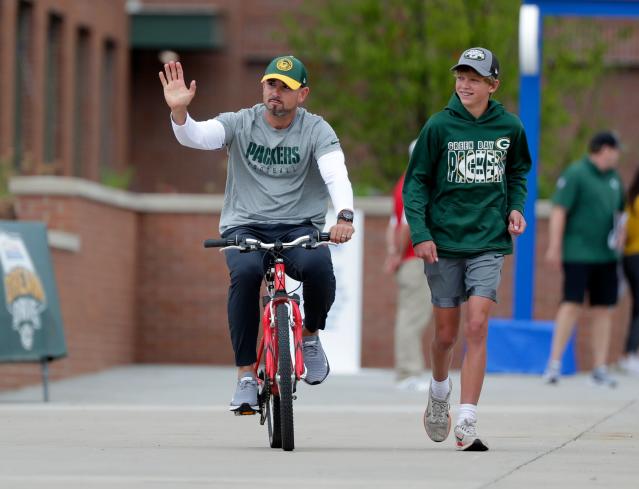 Photos: Players and fans bike to Packers training camp practice