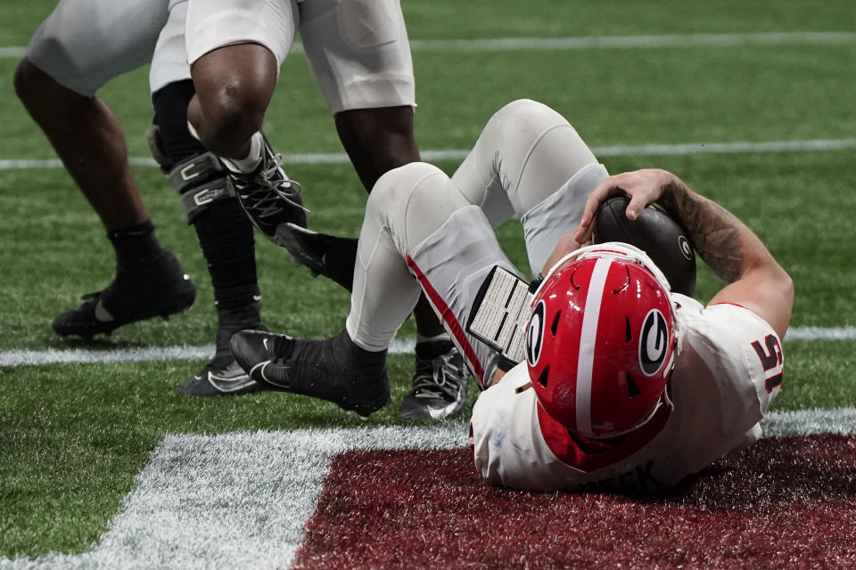 Georgia quarterback Carson Beck (15) scores a touchdown during the second half of the Southeastern Conference championship NCAA college football game against Alabama in Atlanta, Saturday, Dec. 2, 2023. (AP Photo/Mike Stewart)