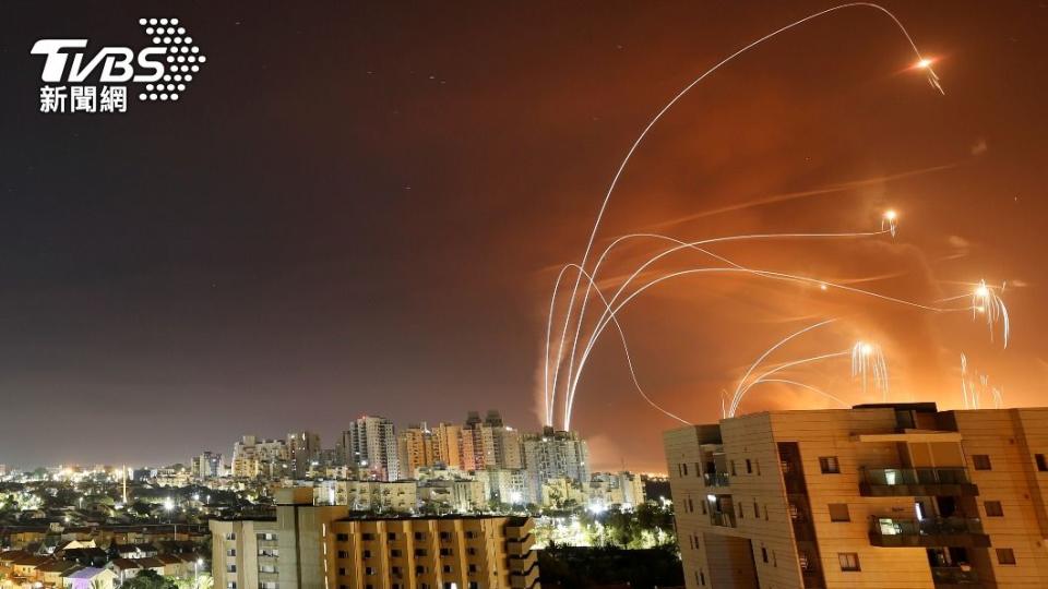 以巴連日來不分晝夜，進行密集空中交戰。（圖／達志影像路透社）