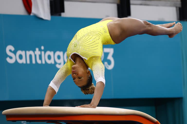 La prueba de salto es el fuerte de Rebeca Andrade: en ella destronó a Simone Biles en el Mundial reciente