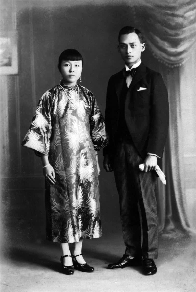 1929年辜顯榮三女婿黃逢平與夫人辜津治的結婚照。 （圖／蒼壁出版提供）